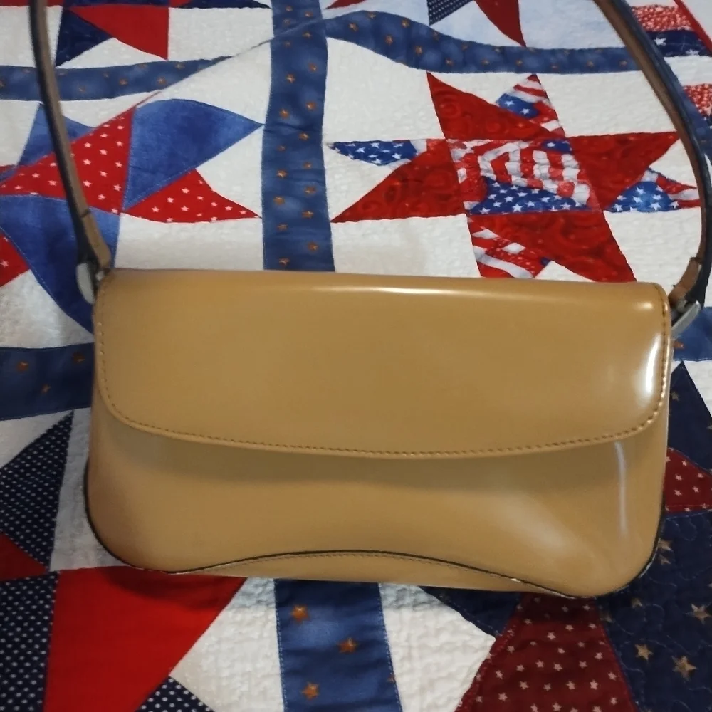 Elegant Tan Leather Shoulder Bag